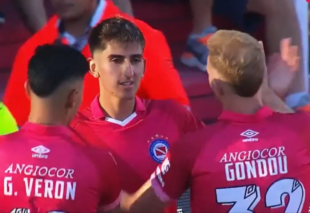 Pupi Lescano volvió a convertir un gol con Argentinos pero festejó a medias