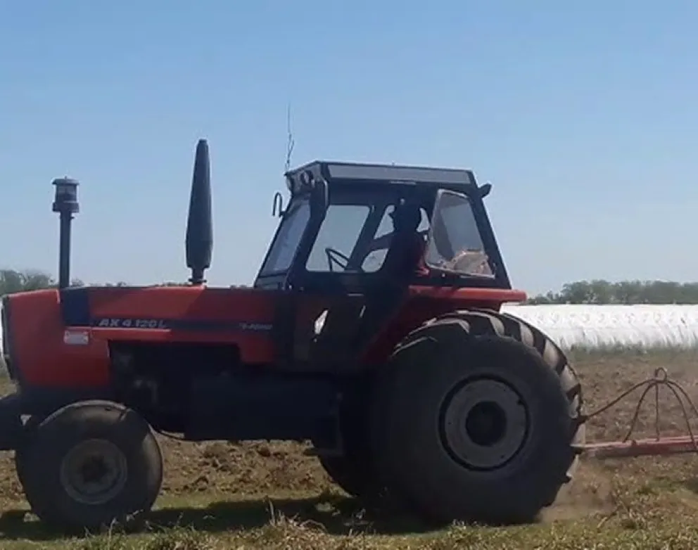 Encontraron en Bolívar un tractor robado en Carlos Casares que era buscado por la policía