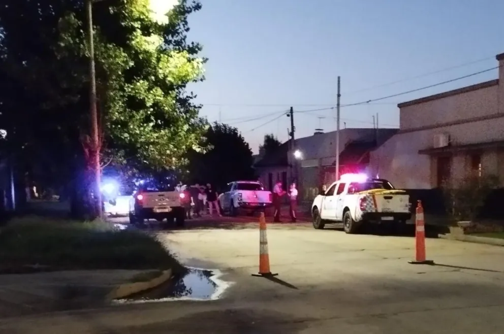 Una camioneta colisionó a otra que se encontraba estacionada en calle Palavecino