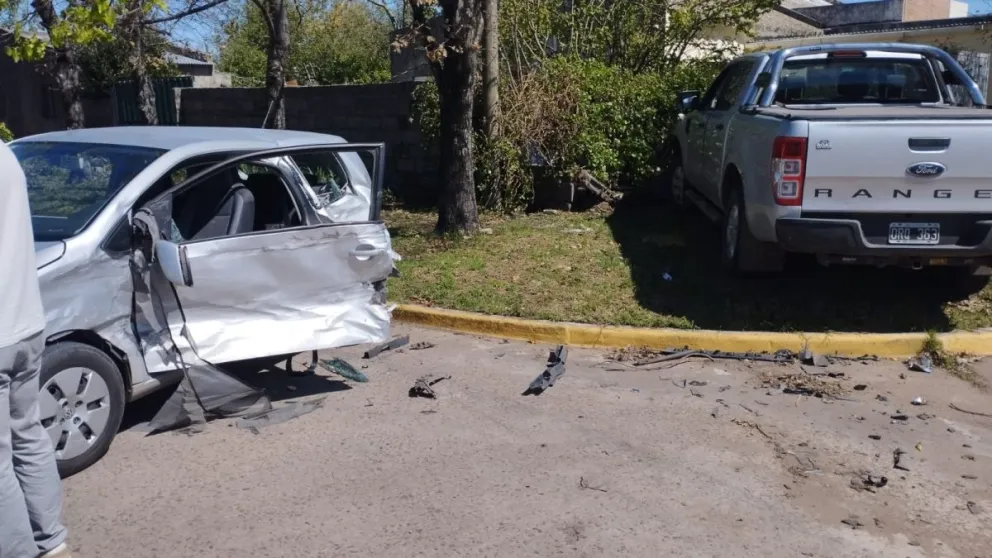 Violento accidente entre un auto y una camioneta: un menor hospitalizado