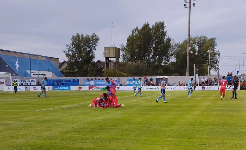 Arranque positivo en casa: el Club Ciudad de Bolívar le ganó a Gutiérrez