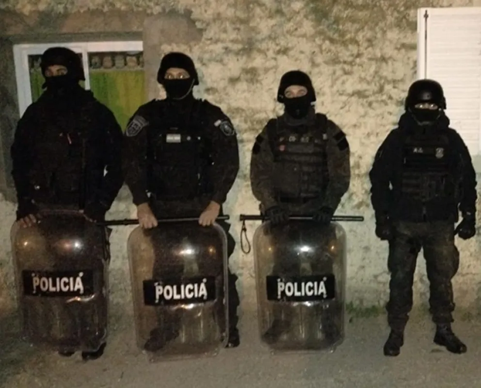 Allanaron una vivienda y encontraron 60 gramos de cocaína, 2 kilos de marihuana y elementos robados