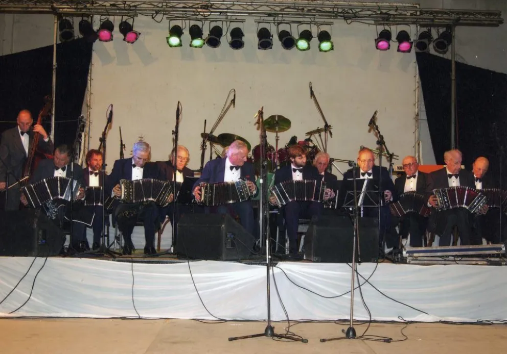 La singular formación musical de Saladillo que agrupa casi exclusivamente a bandoneones