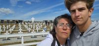 De Bolívar a Malvinas: la conmovedora experiencia de una mujer que visitó el cementerio Darwin