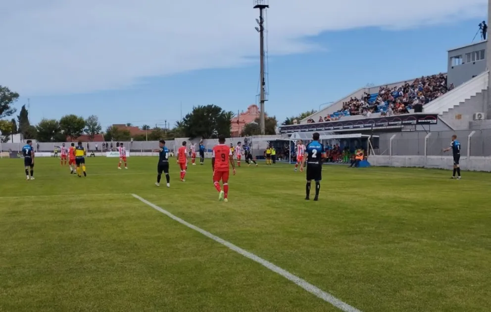 Triunfo importante en casa: el Club Ciudad de Bolívar ganó y es puntero