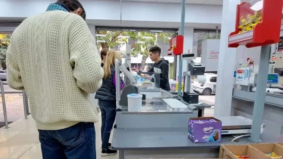 Nuevo acuerdo trimestral: el salario inicial de empleados de comercio superará los $750.000