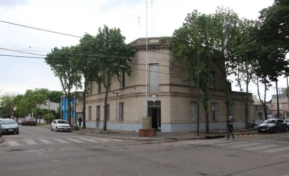 Encañonaron a una niña de 10 años y a su padre para robarle en su vivienda