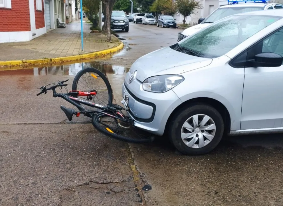 Ciclista hospitalizado tras una colisión en planta urbana