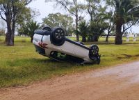 Qué pasó en el vuelco vehicular sobre un camino interno del Parque Las Acollaradas