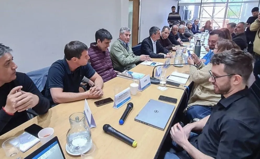 Docentes y estatales bonaerenses acordaron un nuevo aumento salarial con el gobierno 