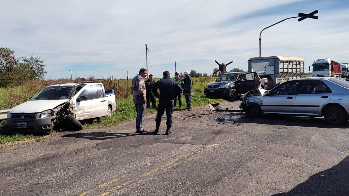 Violenta colisión en Ruta 205, bajada de Hale: dos hospitalizados y un vehículo dado a la fuga