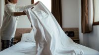 Dormir con la cama limpia: cada cuánto cambiar las sábanas y cómo eliminar bacterias en el lavado