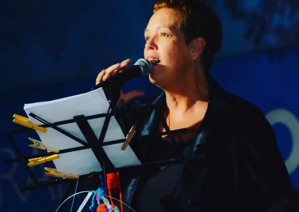 Adriana Saravia y su estrecho vínculo con la música popular