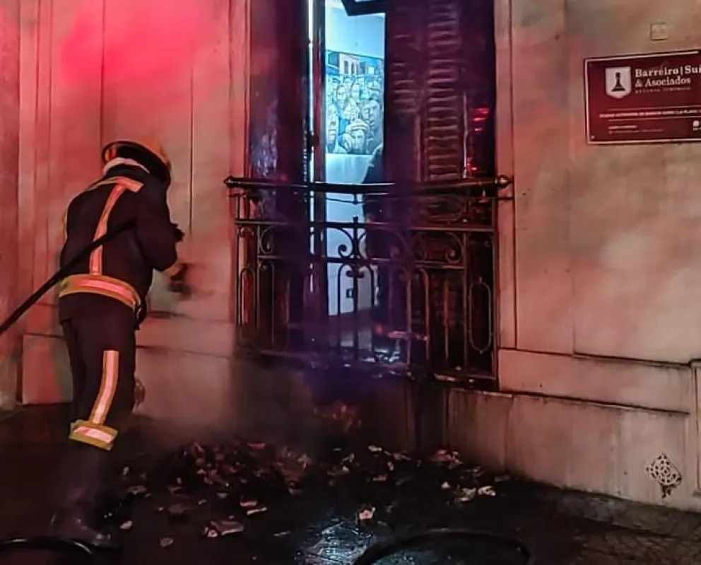 Posible incendio intencional durante la madrugada en un estudio jurídico de Bolívar