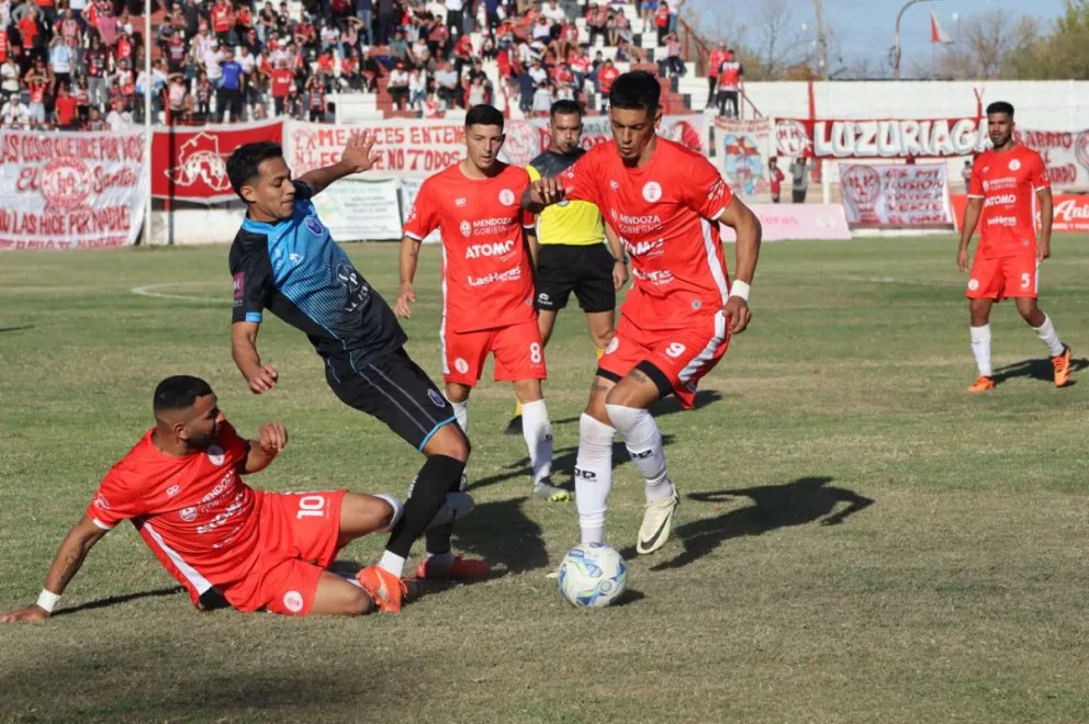 Se cortó el invicto: Ciudad perdió en Mendoza, pero sigue siendo el puntero de la zona
