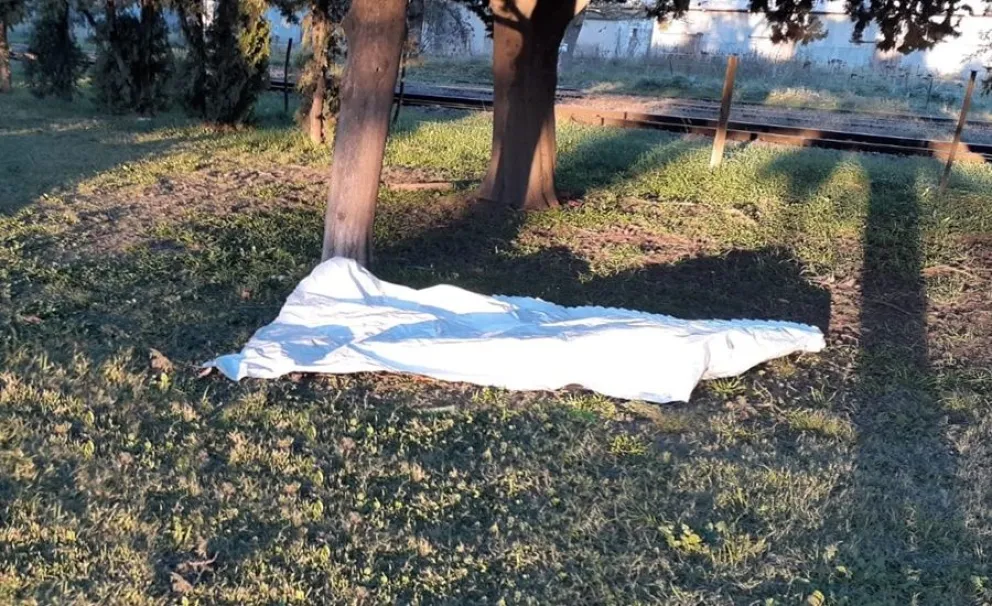 Macabro hallazgo en la zona: hombre fue encontrado sin vida en una plazoleta