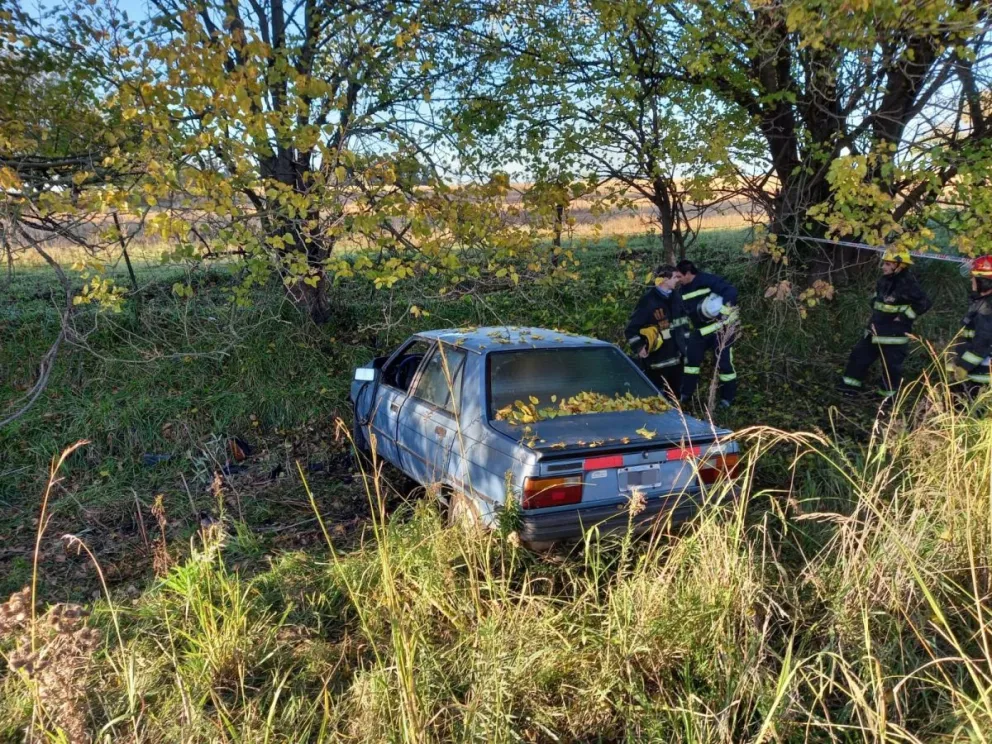 Urdampilleta: volvían del campo, despistó el vehículo y fueron a parar a la banquina