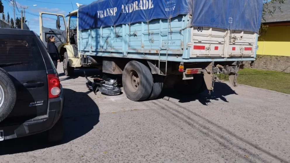 Motociclista resultó hospitalizado tras colisionar con un camión a metros de la rotonda