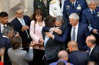 "GOOOOOOL": Milei festejó la inflación mensual de 8,8% con una foto abrazado a Luis Caputo