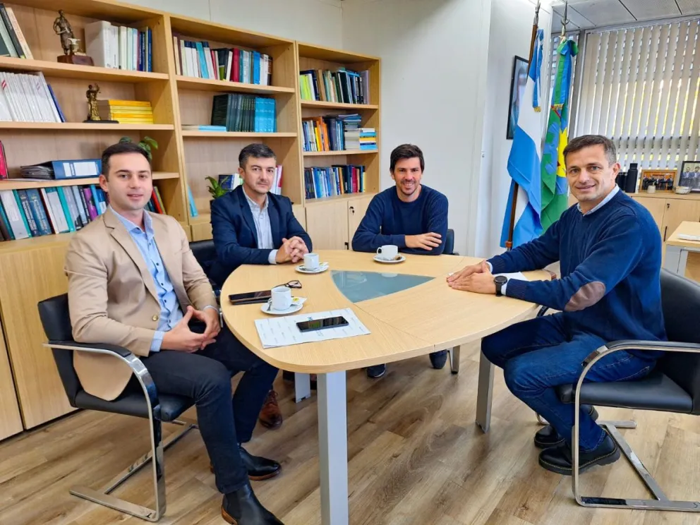 Previo a tratar la ejecución presupuestaria en el Concejo, autoridades municipales visitaron al presidente del Tribunal de Cuentas