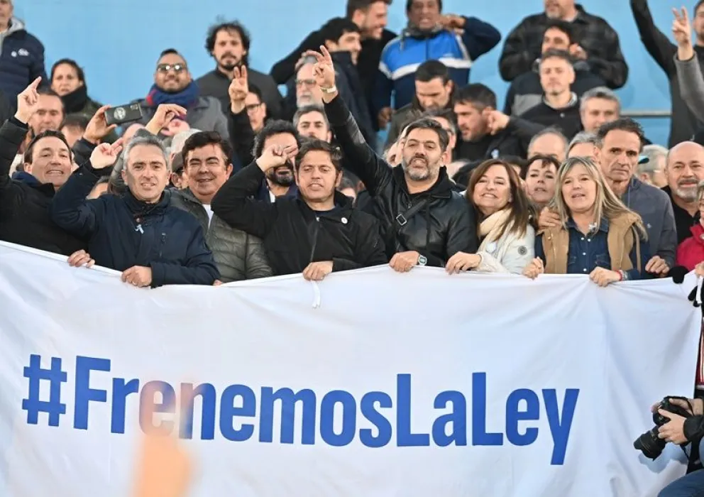 Con fuertes críticas a Milei, Kicillof mostró músculo y convocó a un "pacto con el pueblo"