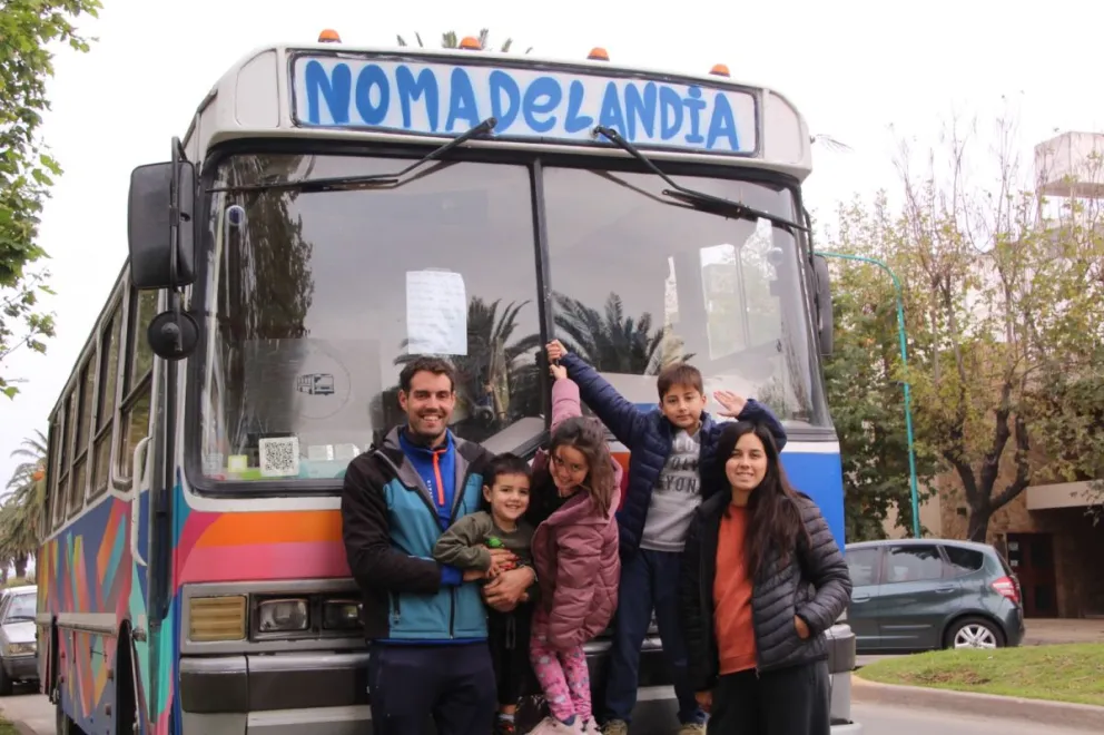 Dejaron todo y viajan rumbo a Alaska en motorhome: están en Bolívar hasta el fin de semana