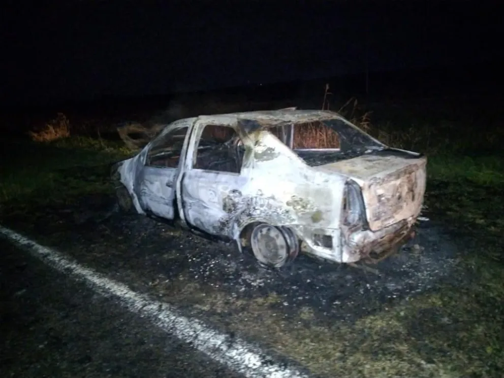 Destrucción total de un auto en la ruta 226 y una persona hospitalizada