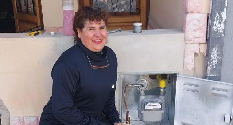 Fue vendiendo vacunos, ahorró y logró conectarse a la red de gas en Pirovano: "Ojalá todos puedan hacerlo"