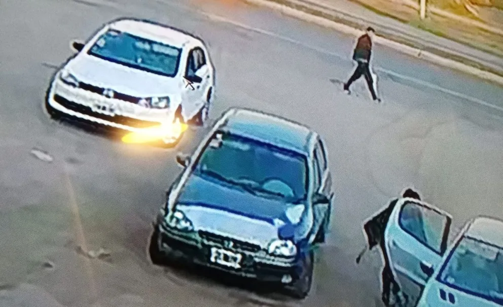 Chocó en el estacionamiento de un supermercado de Bolívar y se fue: buscan a su dueña