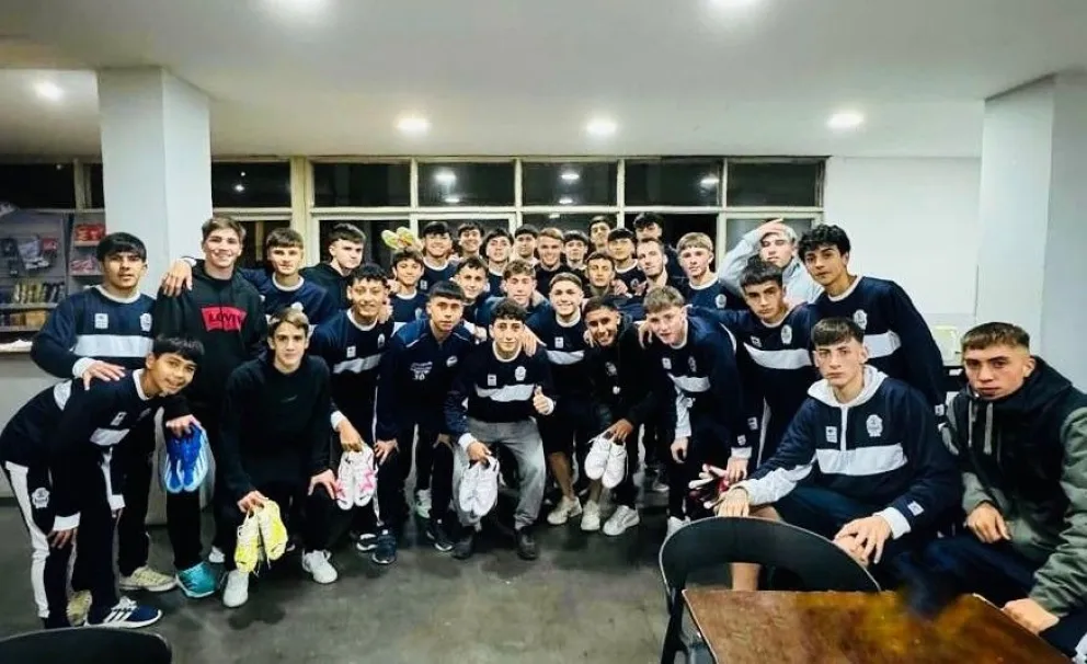 Nacho Miramón volvió al Bosque, fue recibido con alegría y llevó regalos para los juveniles