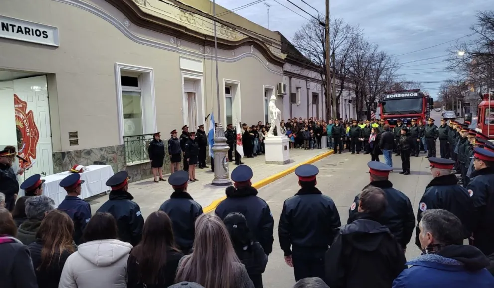 Se realizó el acto conmemorativo por el Día del Bombero Voluntario: hubo ascensos y reconocimientos