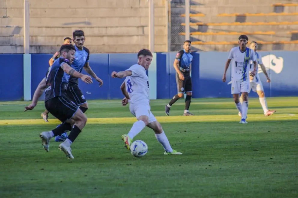 Ciudad perdió en San Luis y dejó de ser el puntero de la Zona 2