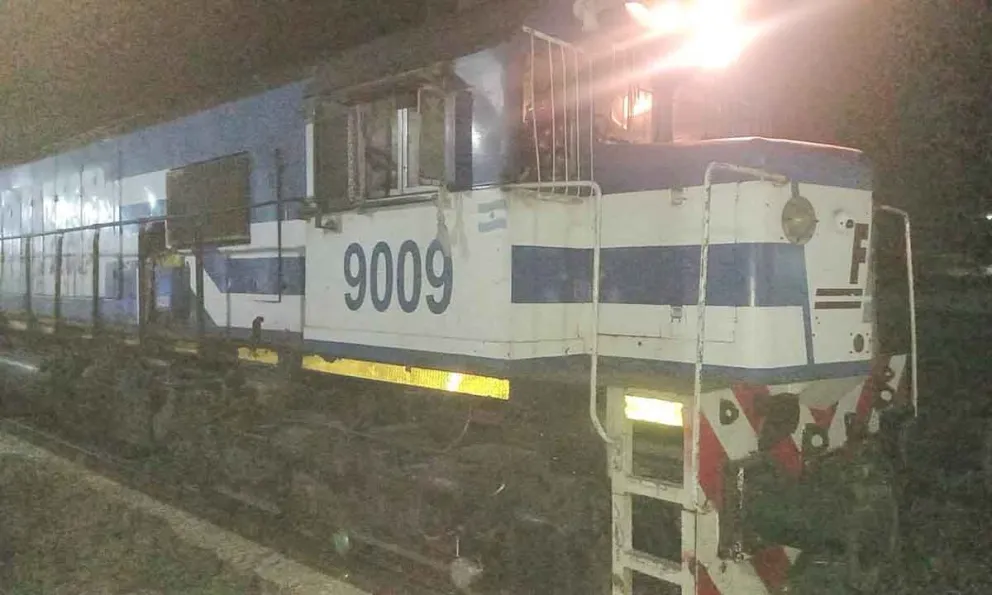 Llamativo hecho: maquinista alcoholizado chocó a un joven que dormía en las vías