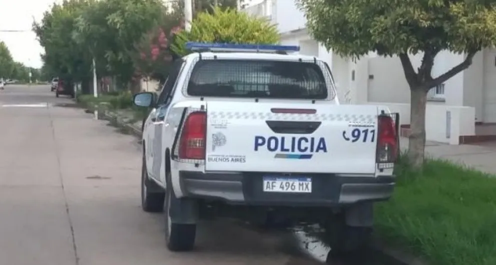 Una joven fue atropellada por una moto y un auto, sufrió varias lesiones y se encuentra internada