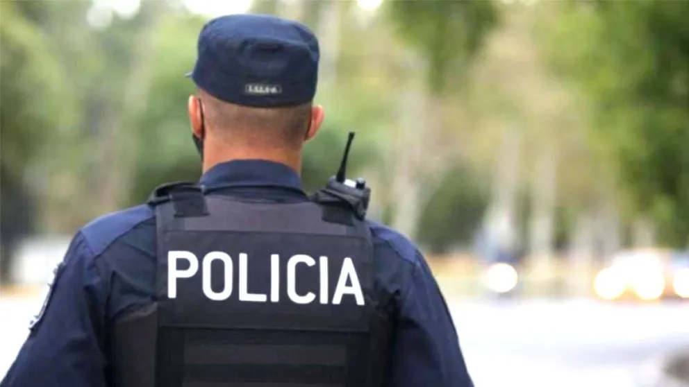 Policías bonaerenses recibirán un aumento por trabajar horas extras