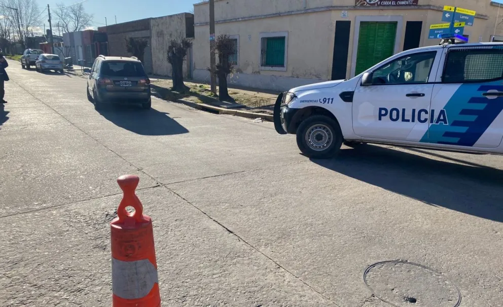 Fuerte colisión en Borges y Larrea: un motociclista resultó hospitalizado