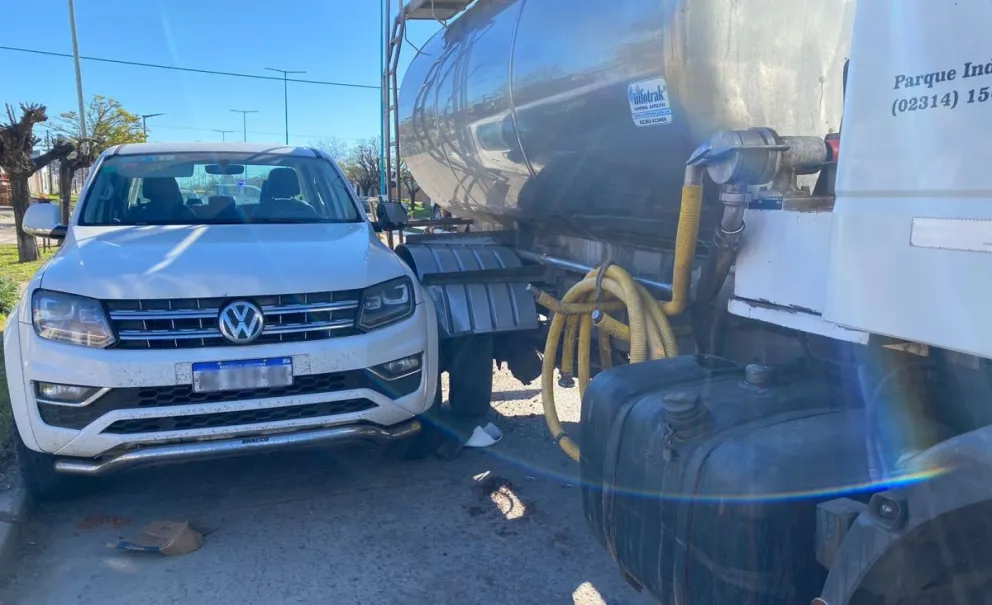 Un camión protagonizó una colisión múltiple en avenida Tres de Febrero