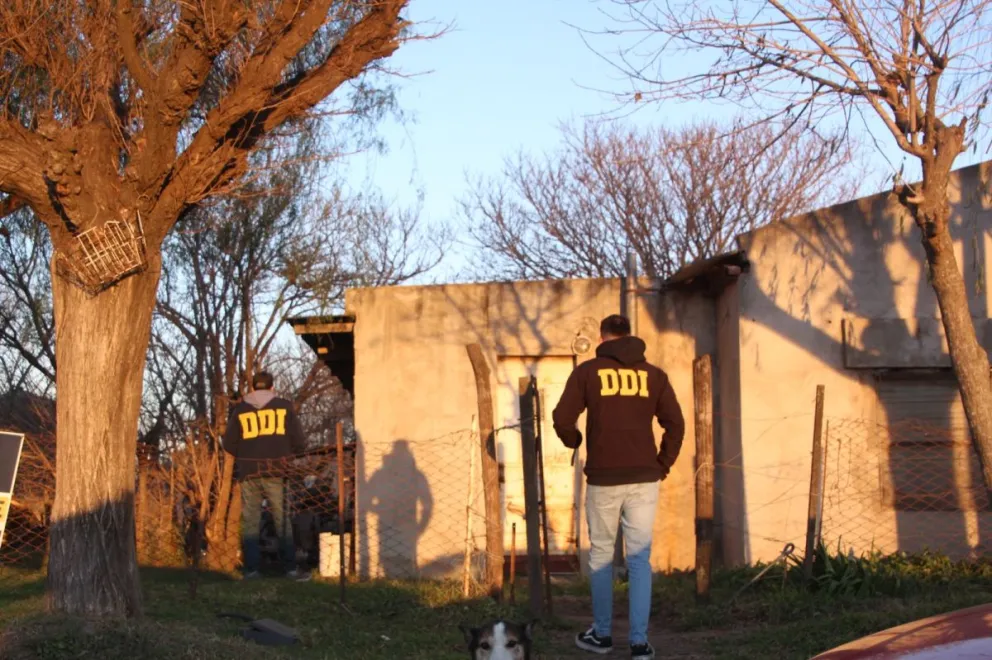Allanaron el domicilio del hombre acusado de incendiar la vivienda de barrio Las Flores
