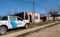 La vivienda incendiada en barrio Las Flores continúa bajo custodia mientras buscan esclarecer el hecho