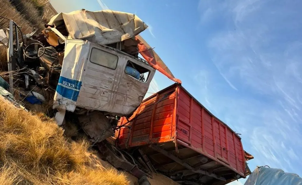 La Ruta 65 se cobró otra vida: joven de 26 años falleció tras un choque entre camiones