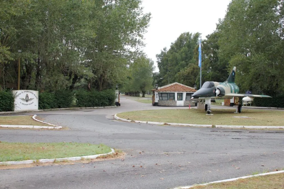 Entrenamiento trágico: un integrante de la Fuerza Aérea murió en una prueba de paracaidismo