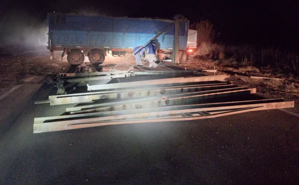 Tras el vuelco de un acoplado, la Ruta 65 permaneció cortada al tránsito durante dos horas