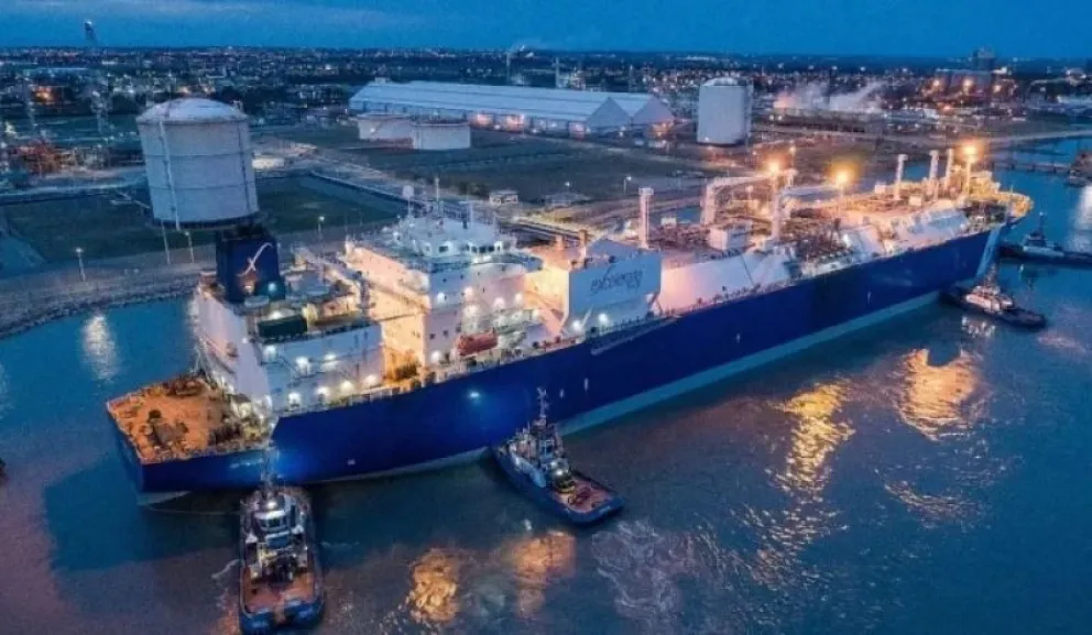 Para el presidente es "obvio" que la planta de GNL no va a estar en Buenos Aires