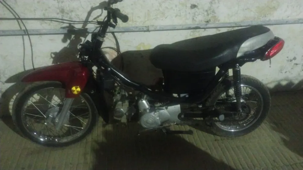 Recuperan una moto robada y detienen a un joven de 18 que iba a bordo