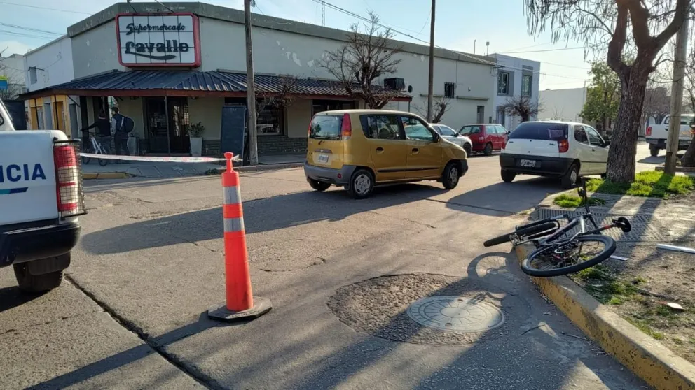Accidente en Lavalle y Borges deja a un joven ciclista hospitalizado