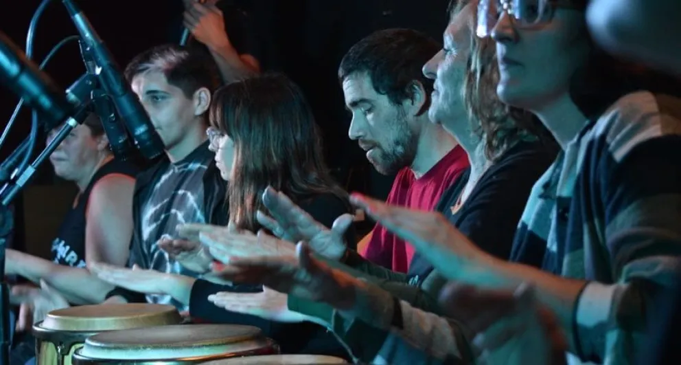 La Fábrica del Ritmo organiza una nueva fiesta de tambores con todos sus integrantes
