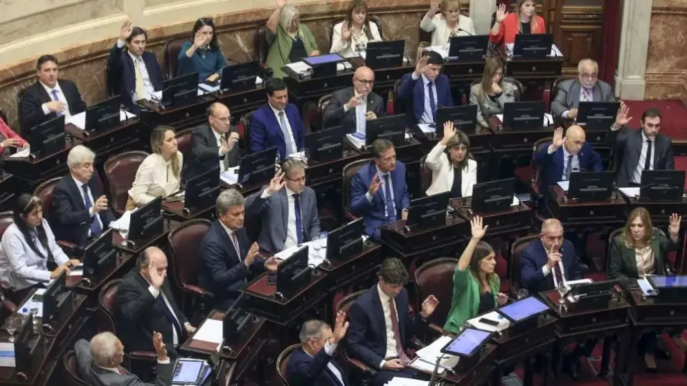 Tras una nueva polémica, senadores dan marcha atrás con el aumento de sus dietas