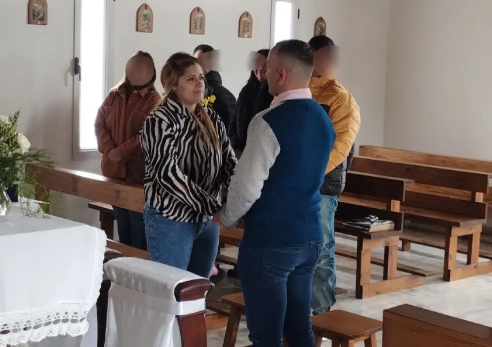 ¡Sí, quiero! Un interno se casó en la cárcel de Urdampilleta durante una emotiva ceremonia