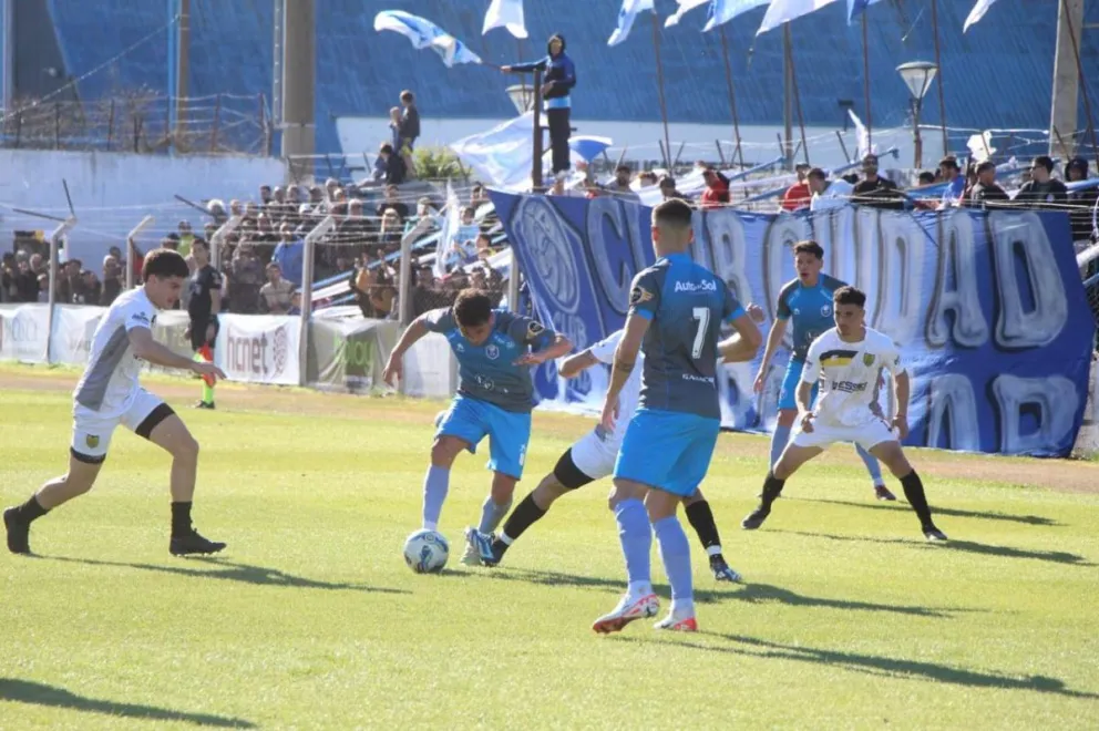 Club Ciudad de Bolívar vs Independiente Chivilcoy: día, horario y terna arbitral confirmados
