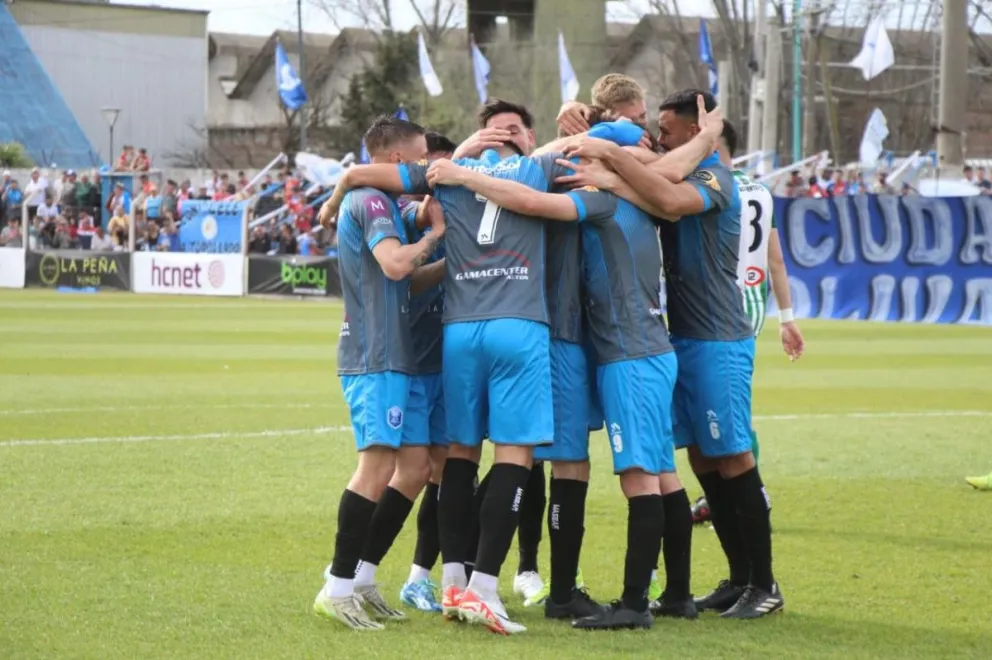 Con la ilusión de ser finalista, el Club Ciudad de Bolívar recibe a Sarmiento de La Banda